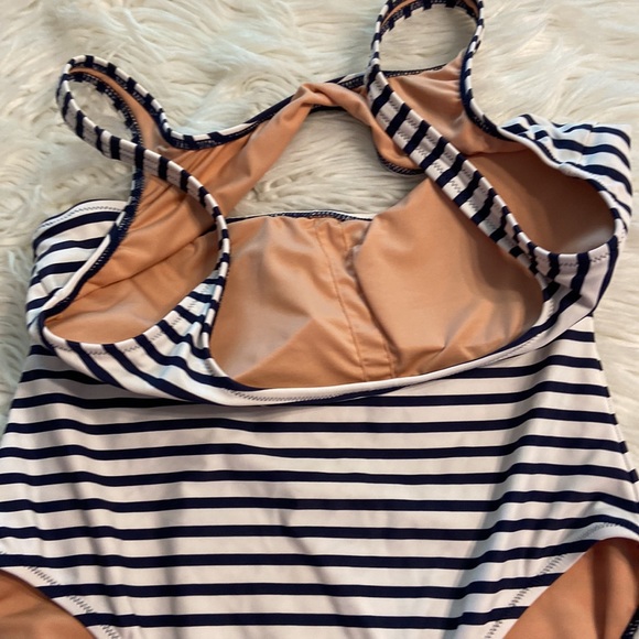 RE-IMAGINE By J.Crew Swimsuit size 12 never been worn excellent condition - Picture 3 of 13